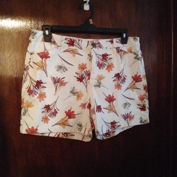 St. John's Bay Pants - ST John's Bay shorts floral white red orange pink yellow flowers EUC Sz …